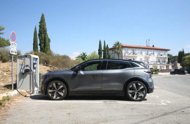 Le marché des voitures électriques est-il vraiment en crise ?