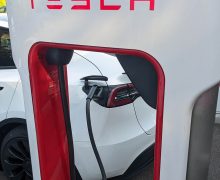 Tesla : après les prix des voitures, les prix de la recharge baissent aussi