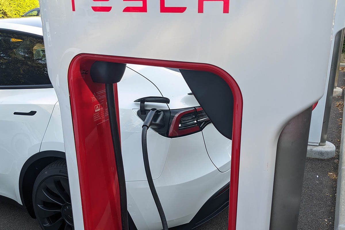 Recharge Tesla : la fête est finie, les prix repartent déjà à la hausse aux Superchargeurs