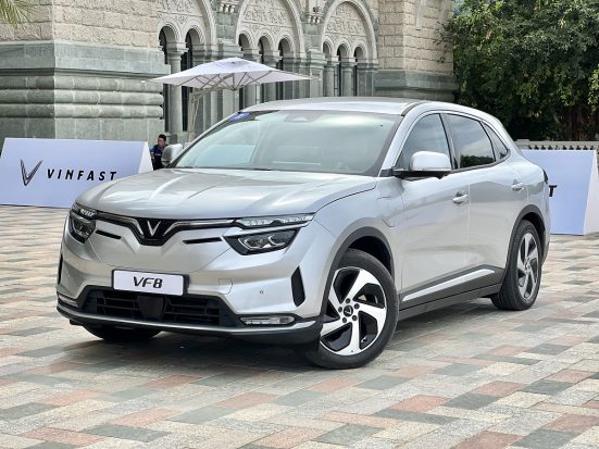 Vinfast VF8 : certaines bornes de recharge ne seraient pas compatibles avec le SUV électrique