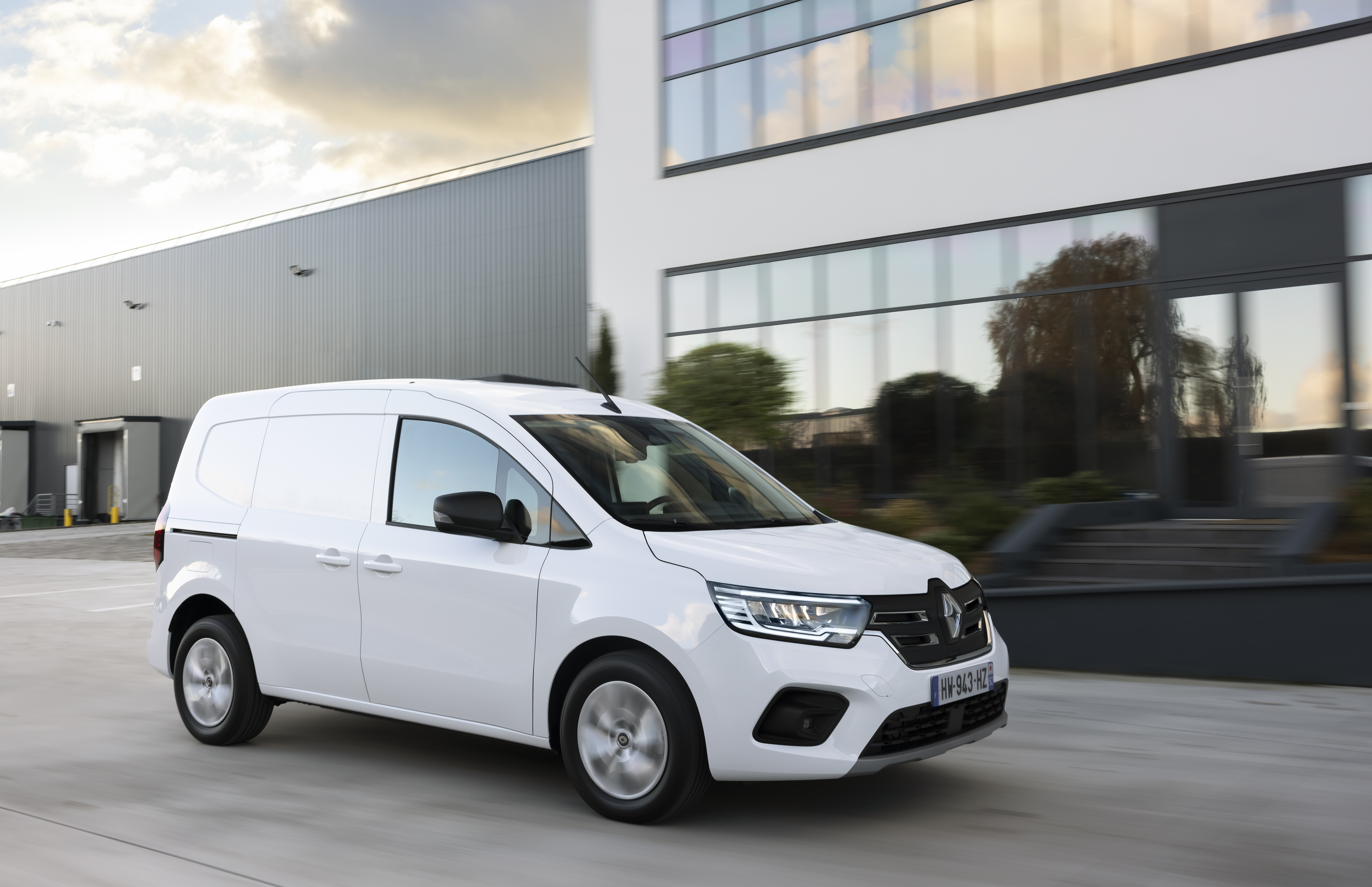 Essai – Renault Kangoo Van E-Tech Electric, un van électrique à l'autonomie  longue comme son nom