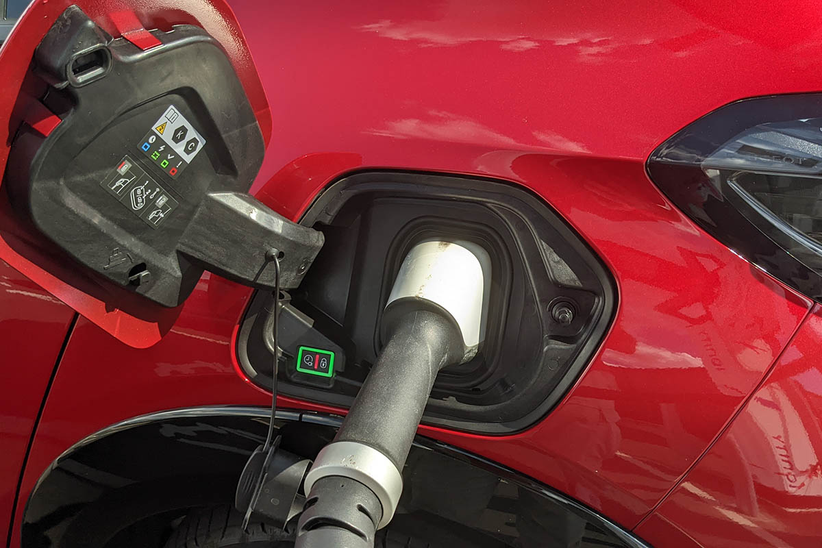 Comment l'Europe compte rendre les batteries des voitures électriques plus  écologiques ?