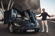 La première Rimac Nevera part entre les mains du pilote Nico Rosberg