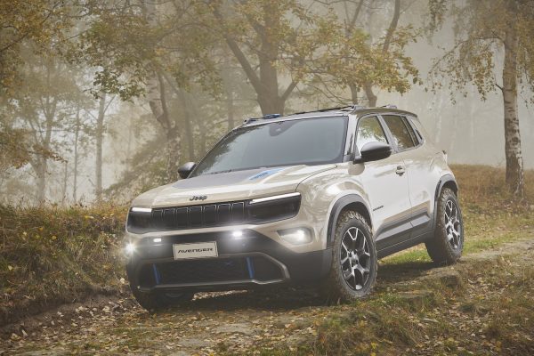 Jeep annonce une version quatre roues motrices pour l’Avenger électrique