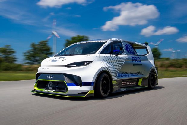 Vidéo – Ford Pro Electric Supervan : on est monté dans l’utilitaire le plus rapide du monde fort de 2 000 ch !