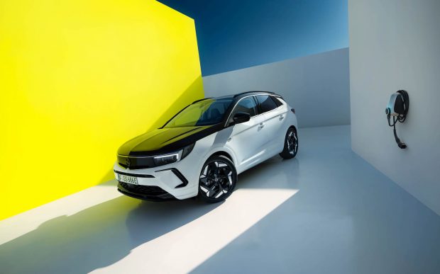 Opel Astra et Grandland GSe : prix élevés pour les sportives hybrides rechargeables