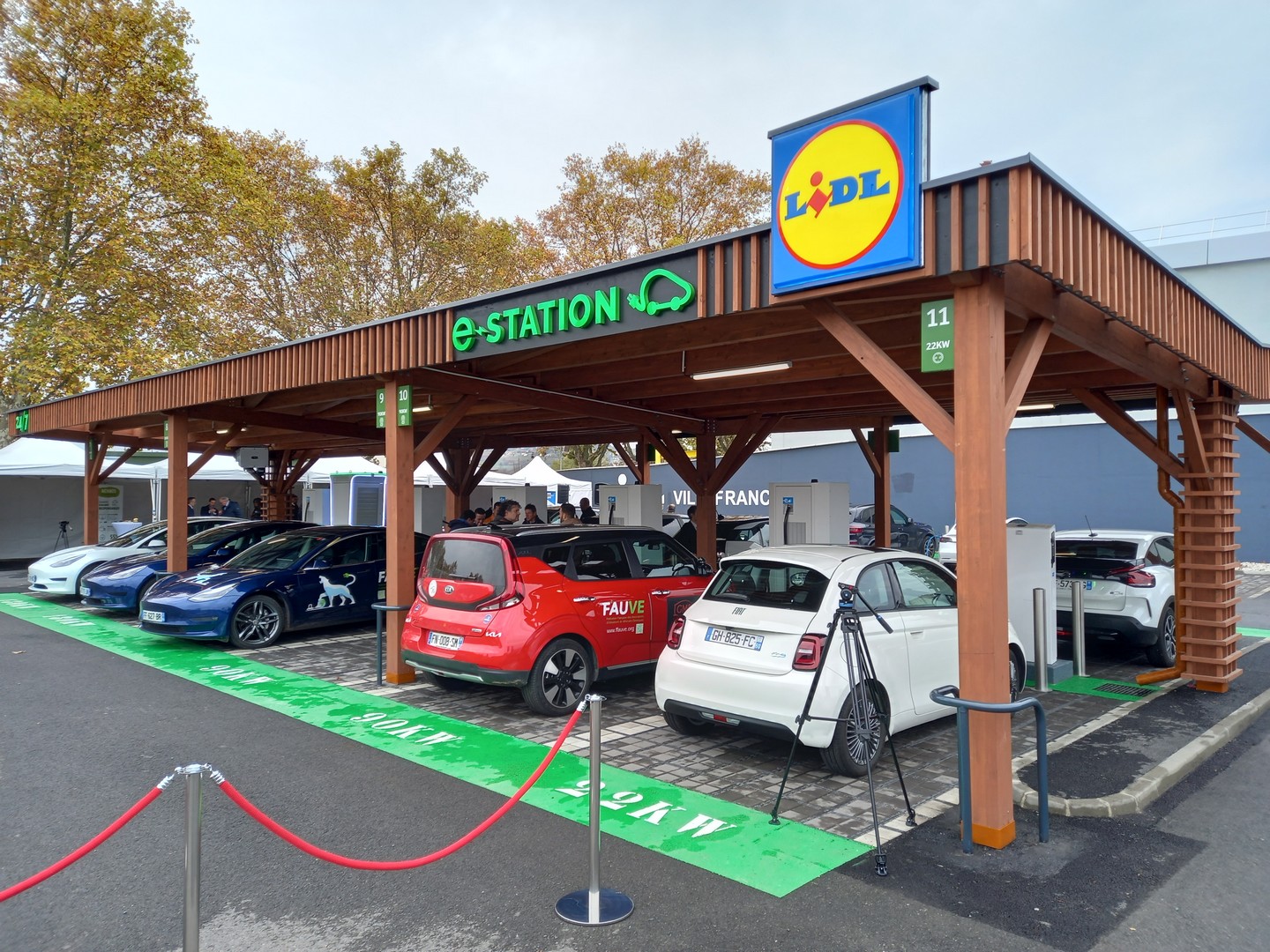 Automobile-Propre a assisté au lancement de la recharge rapide et pas chère de Lidl