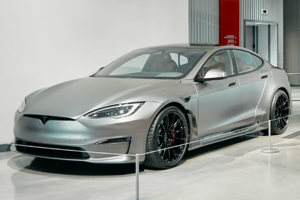 Cette Tesla Model S a une sellerie en cuir vegan à 30 000 dollars