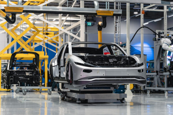 Vidéo – Lightyear 0 : notre découverte des coulisses de la production de la voiture électrique solaire !
