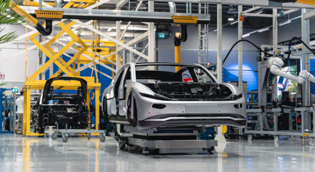 Vidéo – Lightyear 0 : notre découverte des coulisses de la production de la voiture électrique solaire !