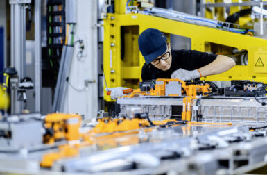 Mercedes prépare la production en masse de moteurs et batteries pour ses futures électriques