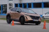Le Nissan Ariya passe le test de l’évitement haut la main et fait mieux que la BMW i4 !