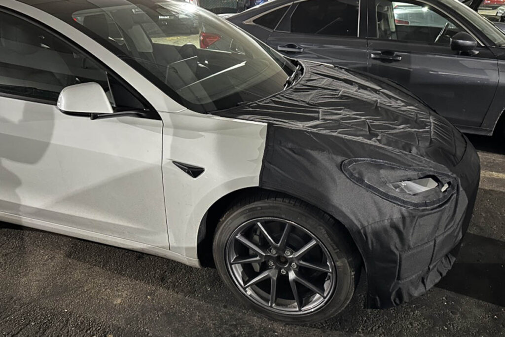 Tesla Model 3 la version restylée déjà surprise sur les routes