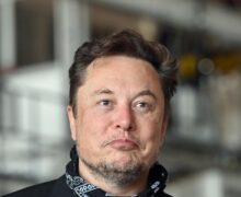 Après les annonces de Musk, l&rsquo;action Tesla dévisse en bourse