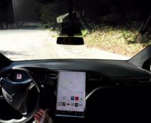 Tesla : la vidéo de promotion de l’Autopilot en 2016 serait un fake