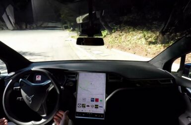 Tesla : la vidéo de promotion de l’Autopilot en 2016 serait un fake