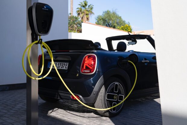 Mini lance enfin le cabriolet électrique, mais il n’y en aura pas pour tout le monde