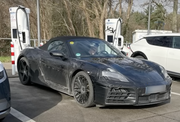 Le Porsche Boxster prépare sa révolution électrique