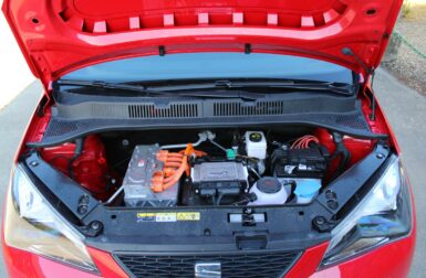 Timbre vert – Sur une voiture électrique, à quoi sert encore la batterie 12V ?