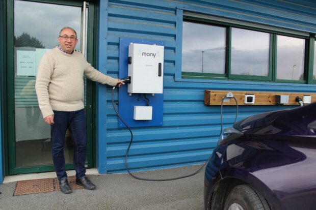 Visite chez TEMLab : jusqu’à 12 points de charge à la place d’une simple borne AC