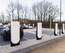 Superchargeurs Tesla : les bornes de recharge vont être bloquées en Suède à partir du 4 mars