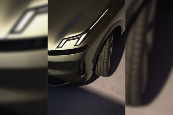SUV hybride rechargeable – Le Lynk&Co 08 s’annonce à travers un premier teaser