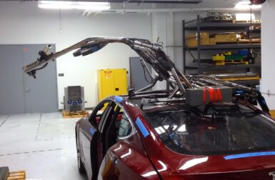 Voici le prototype des portes « falcon » du Tesla Model X… sur une Model S !