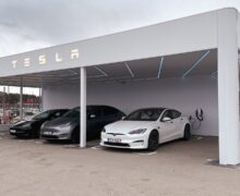 Tesla lance ses essais à distance en Europe
