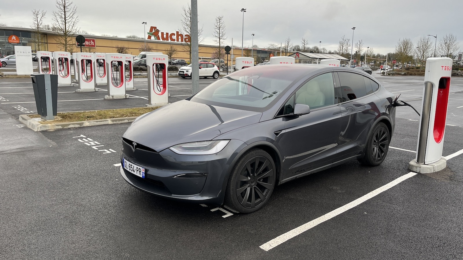 Essai Tesla Model X Plaid six places pour l’espace