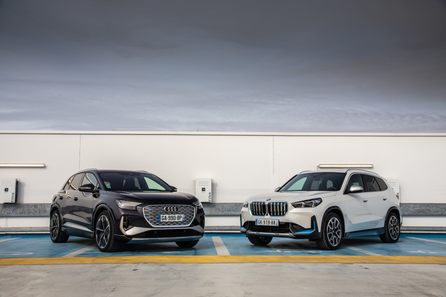 Audi Q4 etron vs BMW iX1 la rivalité ancestrale se poursuit dans l
