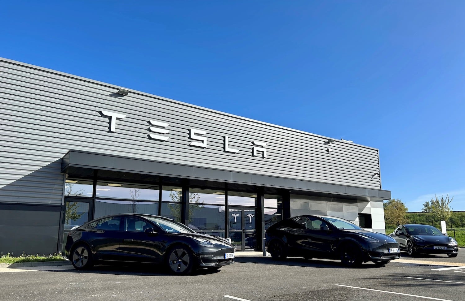 Tesla sta aprendo cinque nuovi centri in Francia, ed ecco dove trovarli