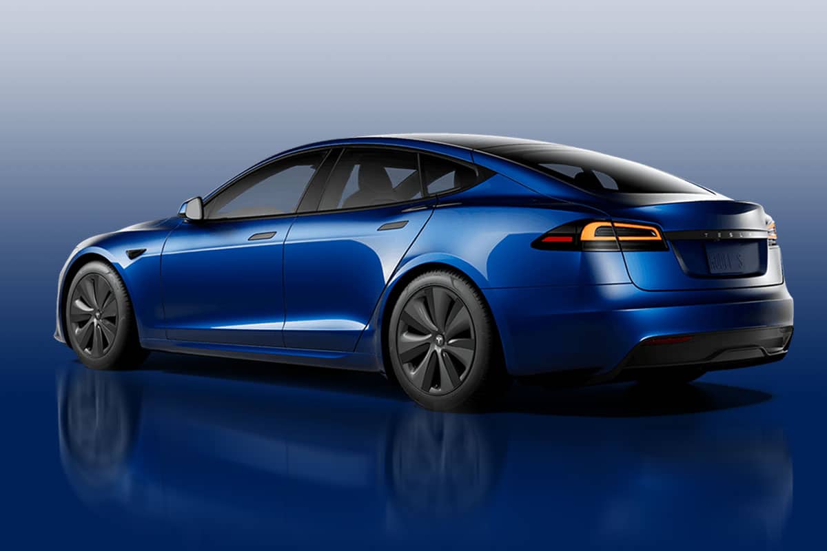 https://cdn.automobile-propre.com/uploads/2023/04/Tesla-Model-S-Arriere-Bleue.jpg