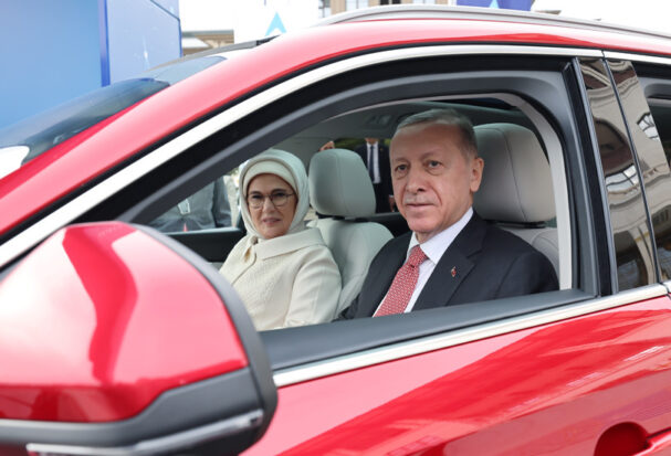 Le premier Togg T10X a été livré au président turc Recep Tayyip Erdoğan
