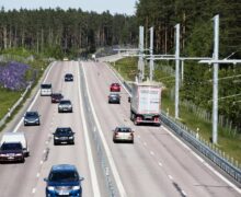 Suède : 3 000 km d’autoroute électrifiée qui charge votre véhicule pendant qu’il roule en 2025