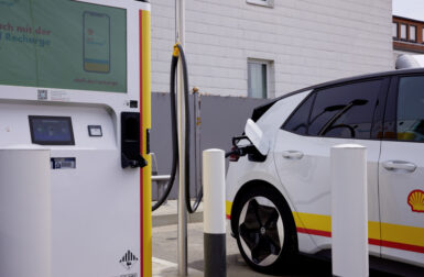 Volkswagen et Shell créent des chargeurs rapides alimentés par de l’électricité à basse tension