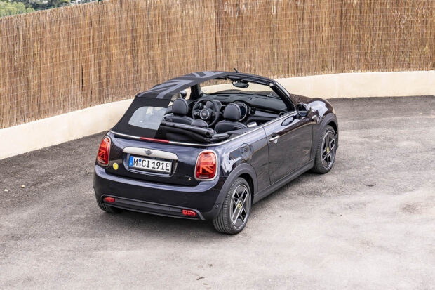 Mini Cooper SE Cabriolet : quelle différence de consommation avec et sans capote ?