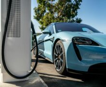Comment Porsche va baisser le temps de recharge de ses voitures électriques