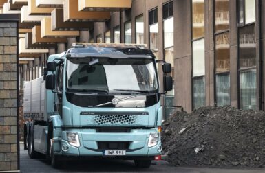 Camions électriques – Volvo allonge de moitié l’autonomie des FE et FL : jusqu’à 450 km !