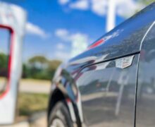 GM adopte à son tour le port de charge NACS de Tesla