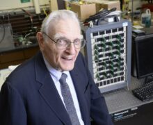 John Bannister Goodenough, un des inventeurs de la batterie lithium-Ion, est décédé