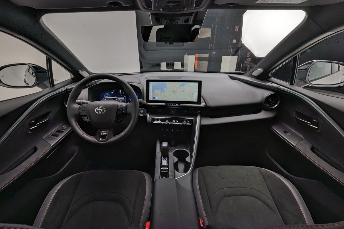 Toyota C-HR : à la découverte du nouveau SUV urbain hybride et hybride ...
