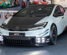 La nouvelle Toyota Prius enfile sa tenue de sport pour les 24 Heures du Mans