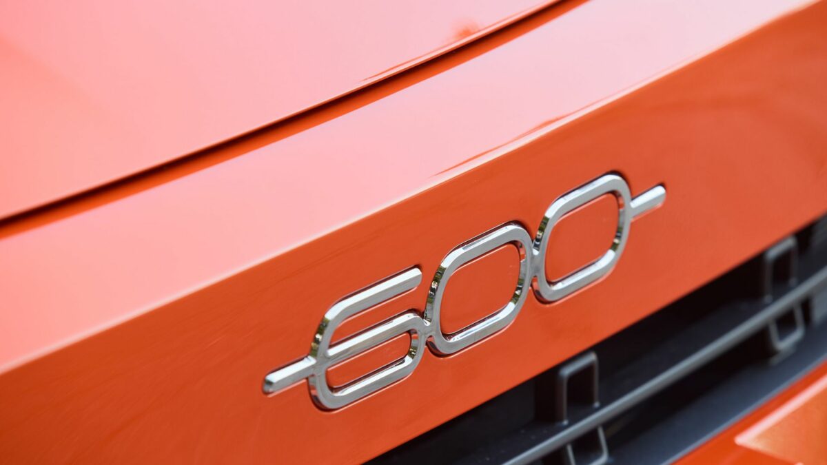 Pour l'instant, le prix de base de la Fiat 600e est de 35 900 €, hors bonus.