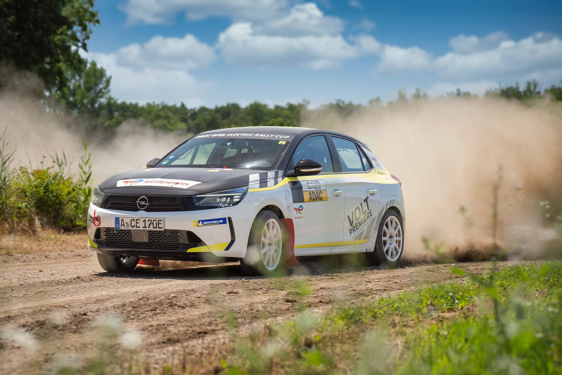 Essai - Opel Corsa E-Rally : la citadine électrique devient voiture de  course