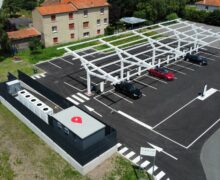 Tesla ouvre sa première station Superchargeur V4 en France