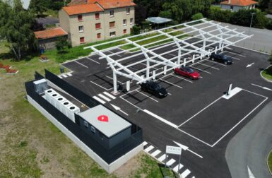 Tesla ouvre sa première station Superchargeur V4 en France