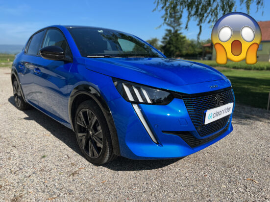 Peugeot e-208 : l’enfer des mises à jour logicielles, sont-ils sérieux ?