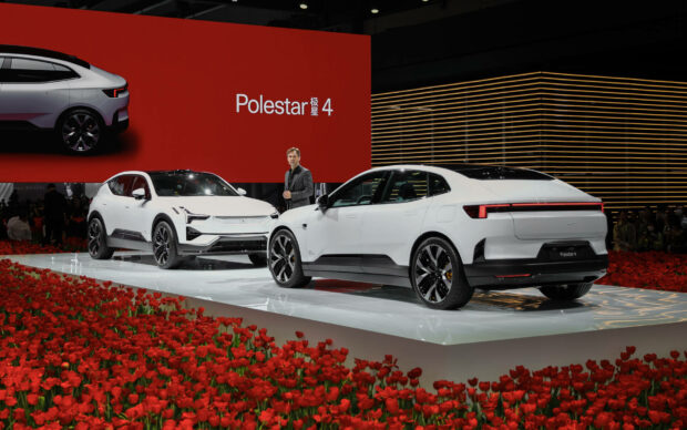 Les conducteurs de la Polestar 4 pourront conduire sans regarder la route grâce à Mobileye Chauffeur