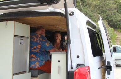 Van life et tiny house : une entreprise américaine dévoile une tente de  toit tout confort adaptée aux véhicules électriques
