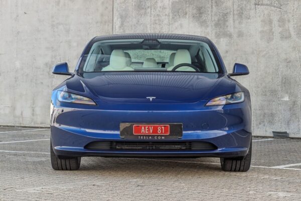 La nouvelle Tesla Model 3 aura bien une version Performance